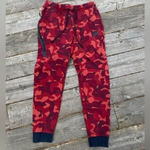 Nike Tech Fleece Sportswear Red Camouflage Sweatpants Red Small